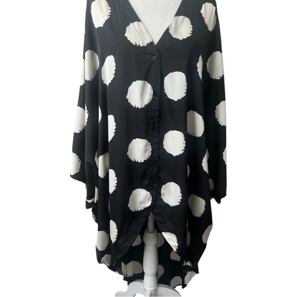 NWT Brave + True Claudia Shirt Black Ivory Spot High Low Button Front One Size - Picture 3 of 12